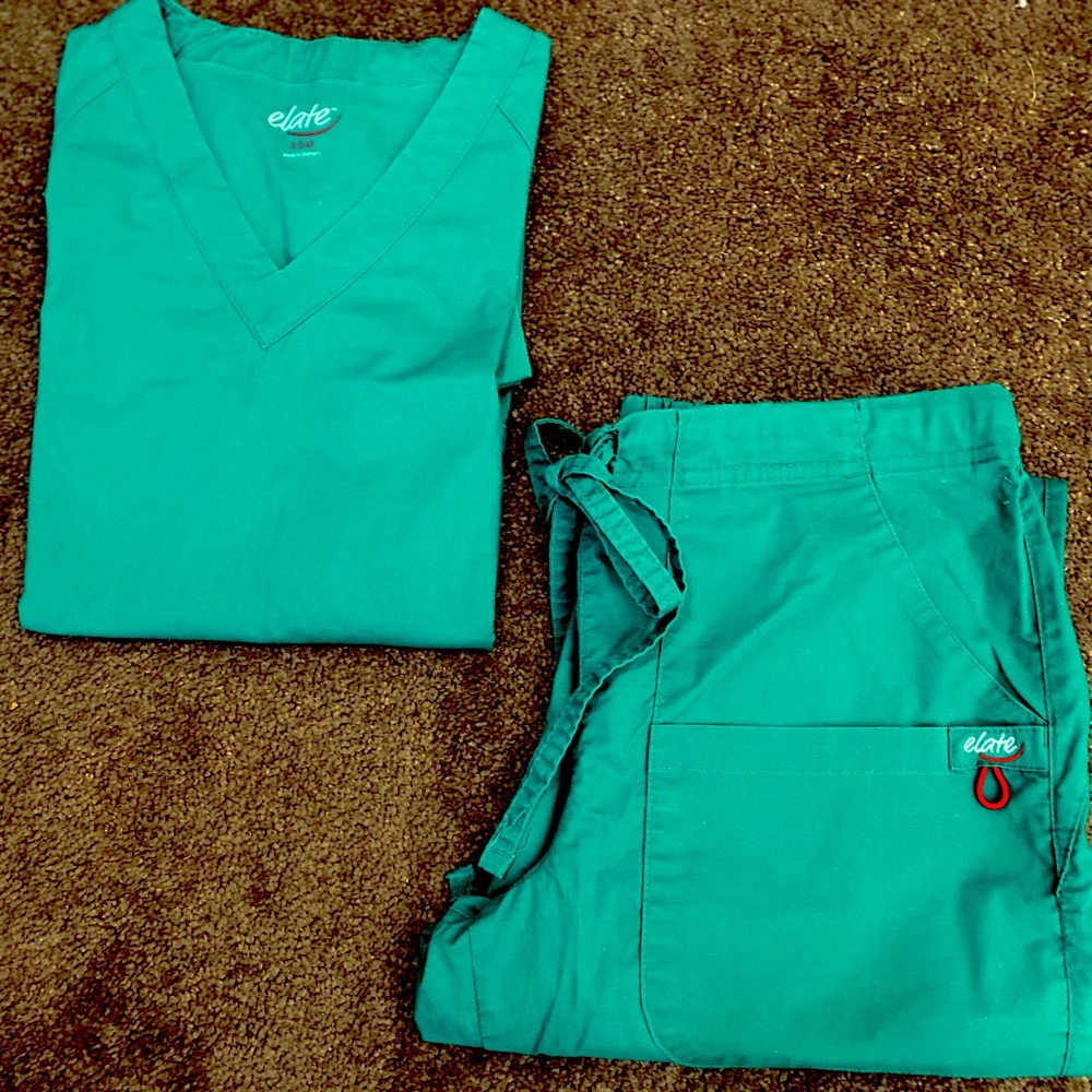 Women’s Elate Petite Scrub Set Short Sleeve Top XSM & Cargo Pants XSM